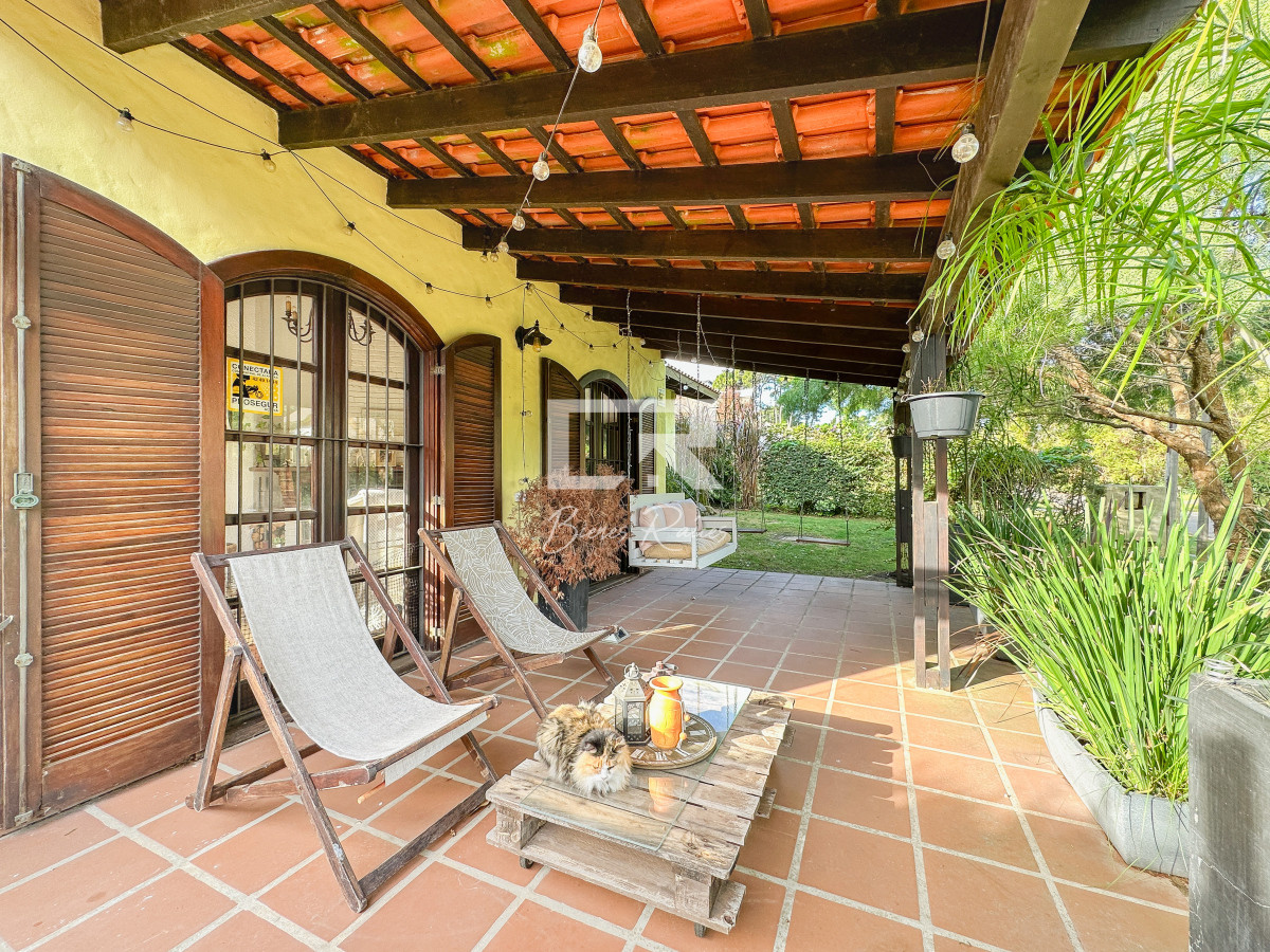 Casa ID.881 - Casa en Pinares, 3 dormitorios más dependencia