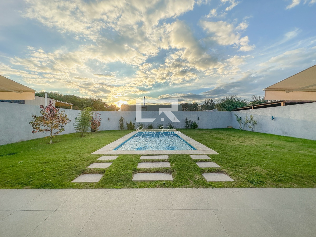 Casa ID.187 - Casa con vista a Laguna del Diario, 3 dormitorios más dependencia y piscina