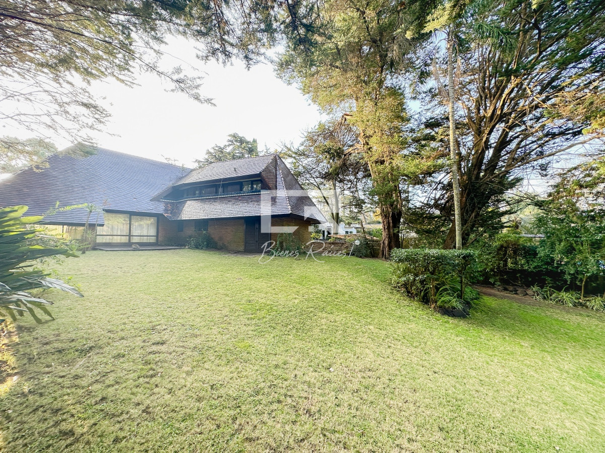 Casa ID.661 - Hermosa casa en Lugano, 4 dormitorios más dependencia