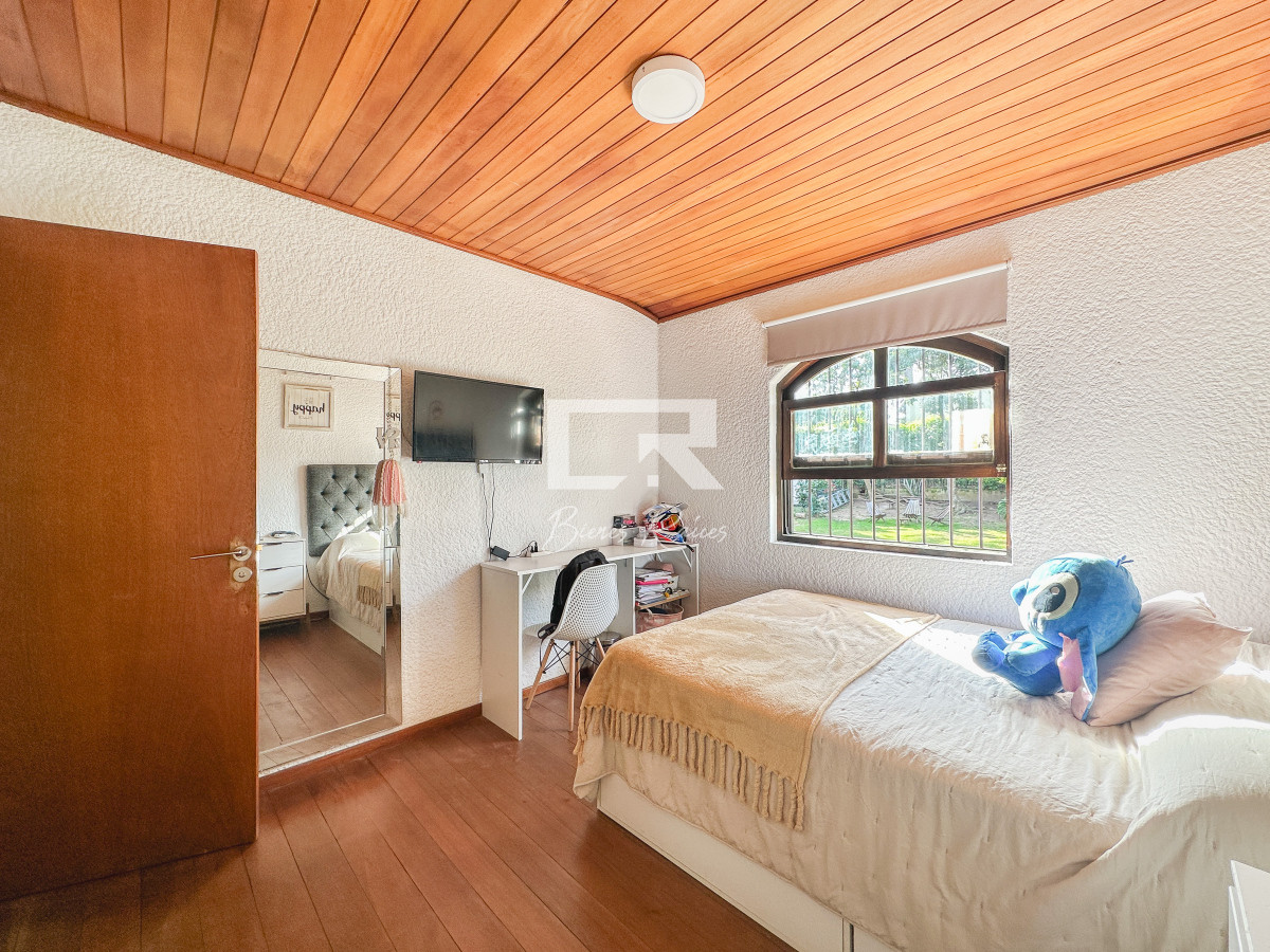 Casa ID.881 - Casa en Pinares, 3 dormitorios más dependencia