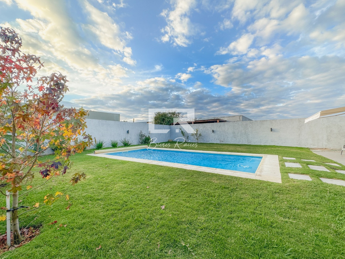 Casa ID.187 - Casa con vista a Laguna del Diario, 3 dormitorios más dependencia y piscina