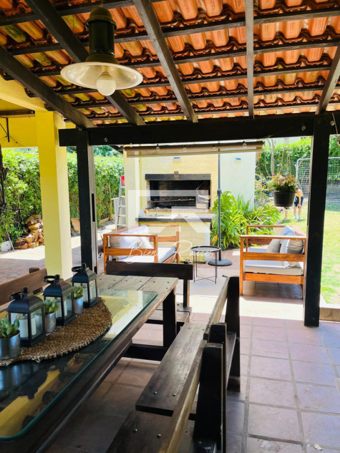 Casa ID.881 - Casa en Pinares, 3 dormitorios más dependencia