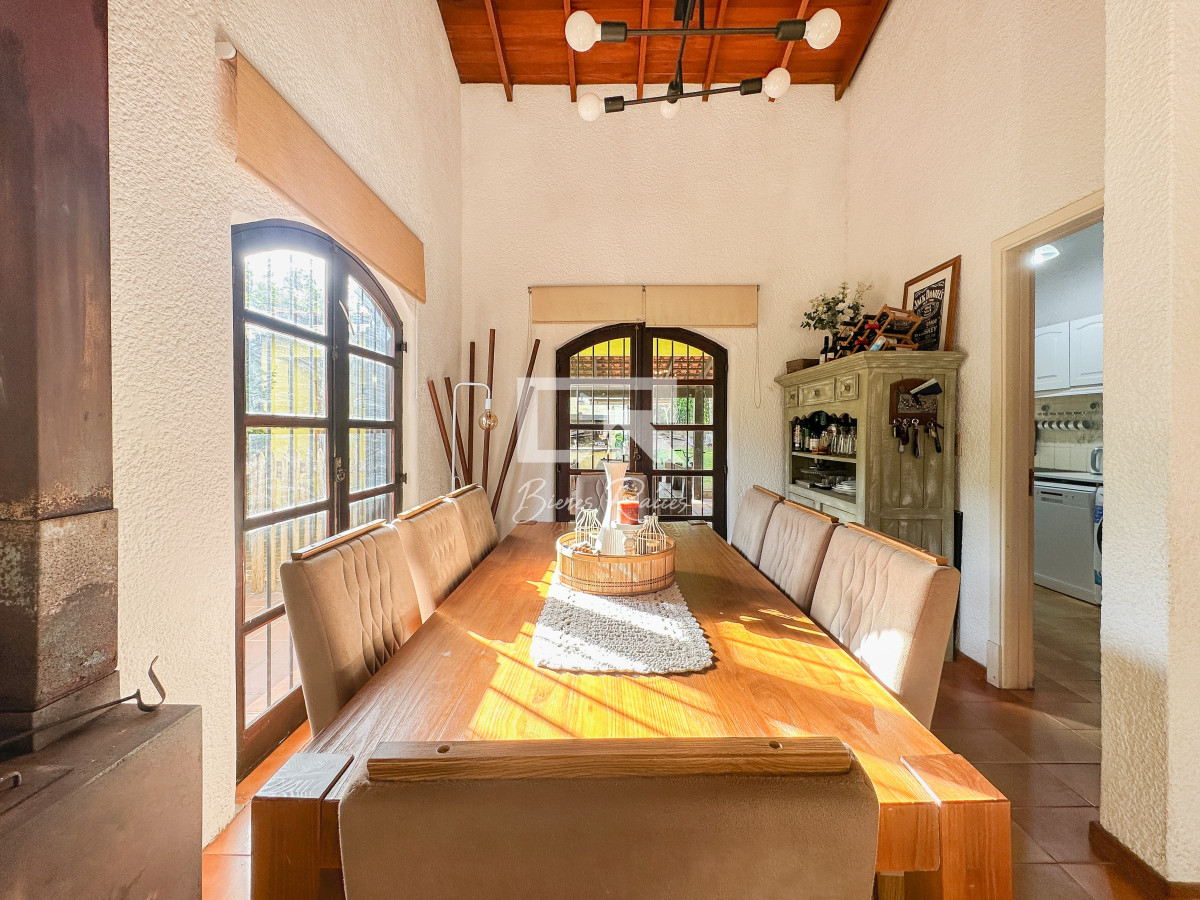 Casa ID.881 - Casa en Pinares, 3 dormitorios más dependencia