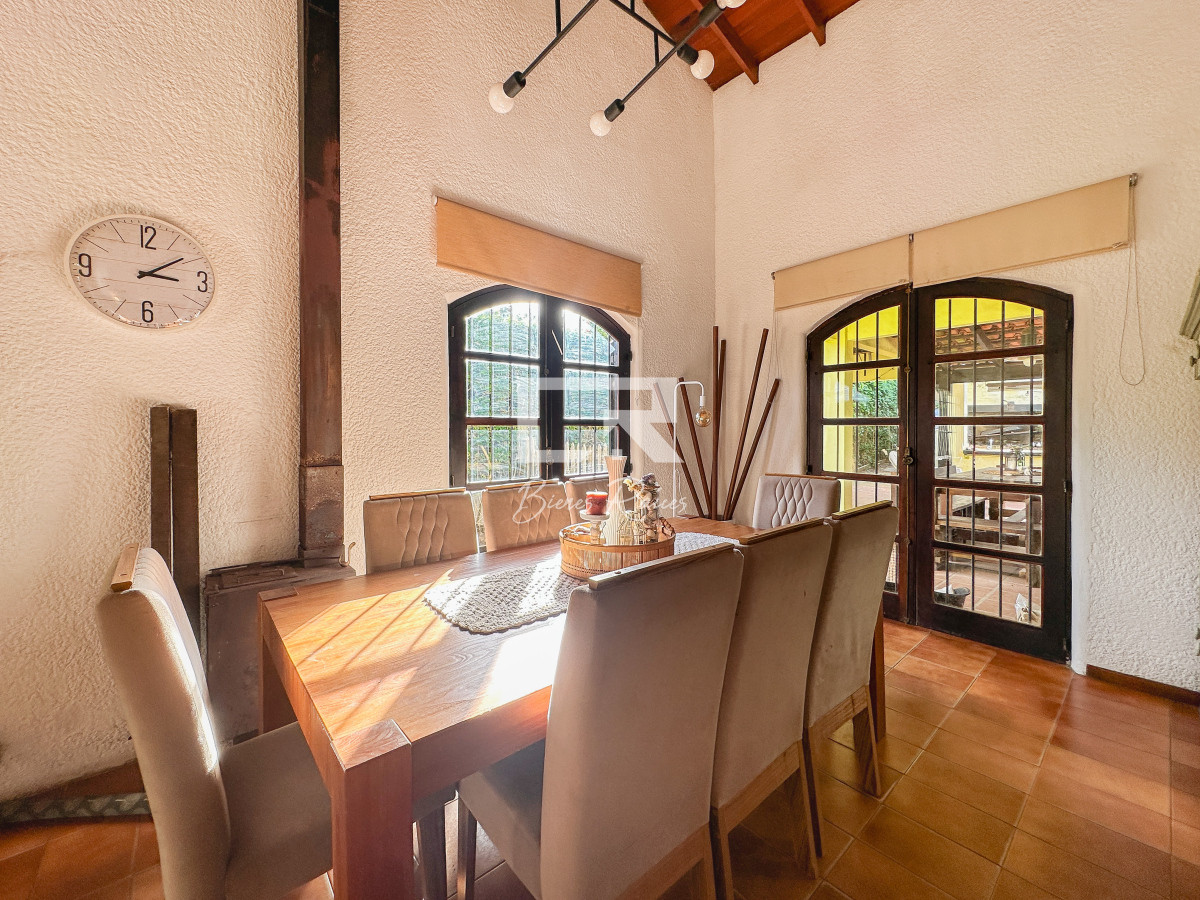 Casa ID.881 - Casa en Pinares, 3 dormitorios más dependencia