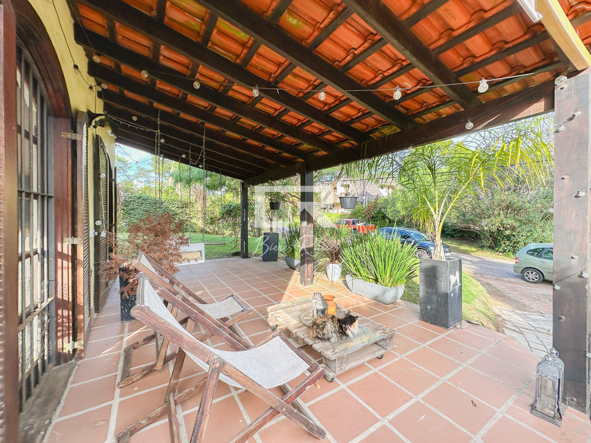 Casa ID.881 - Casa en Pinares, 3 dormitorios más dependencia