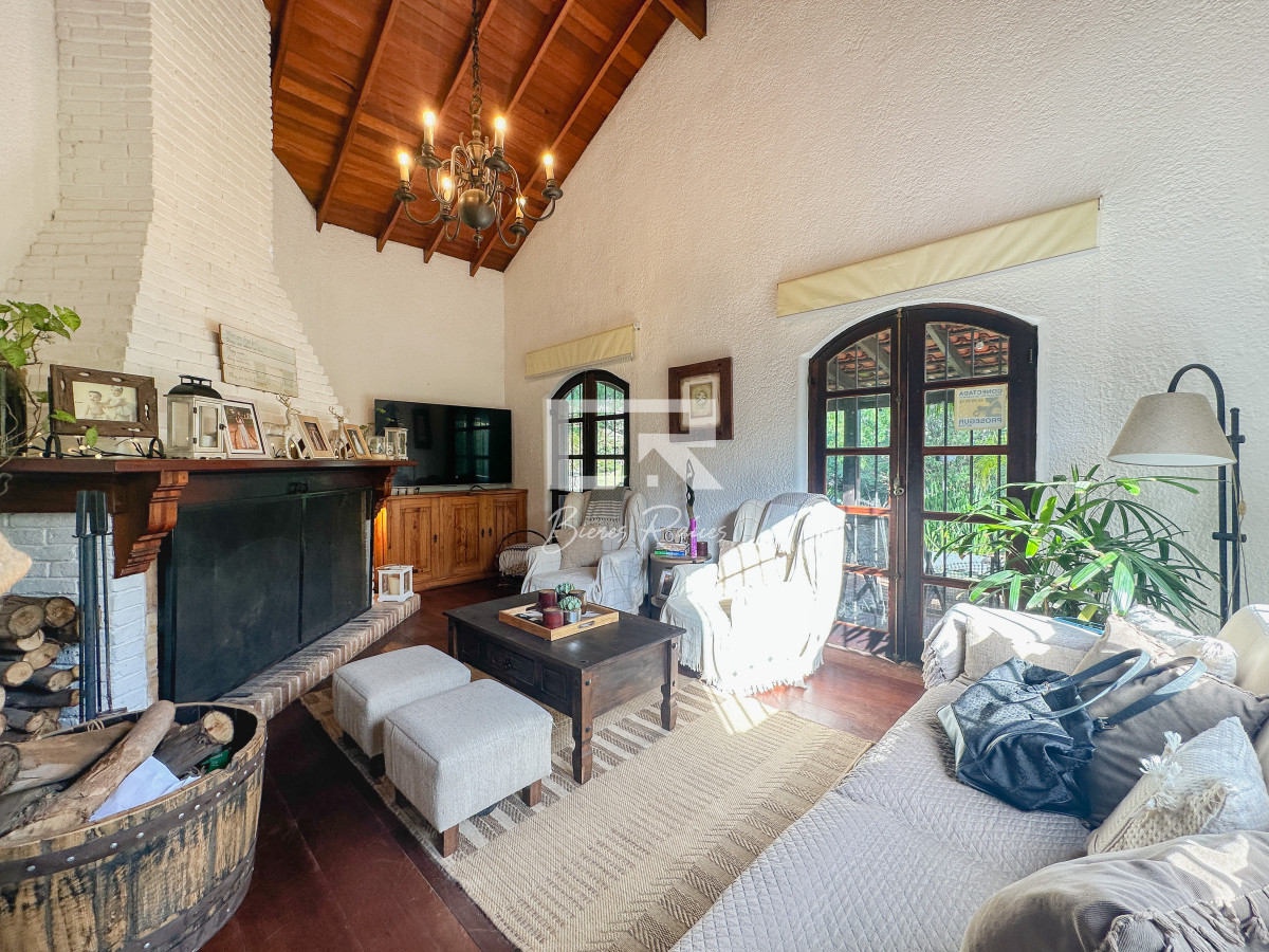 Casa ID.881 - Casa en Pinares, 3 dormitorios más dependencia