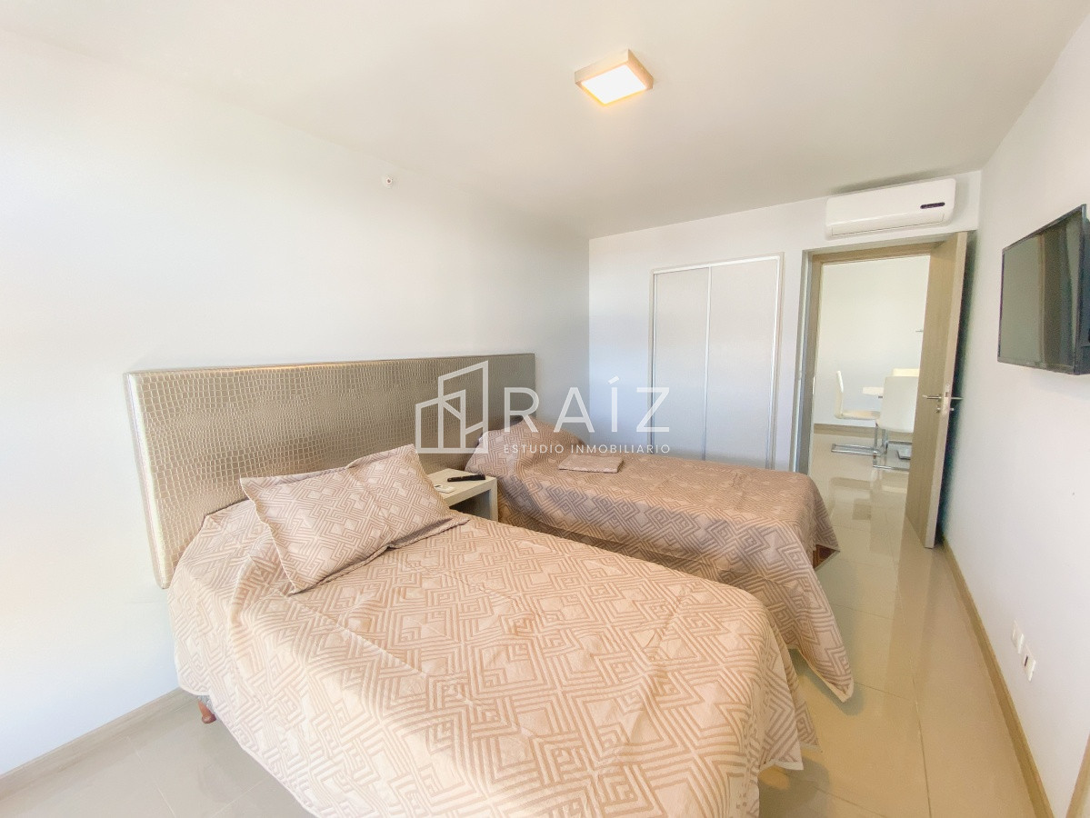 Apartamento ID.11034 - Piso alto en Brava, 2 suites más toilette