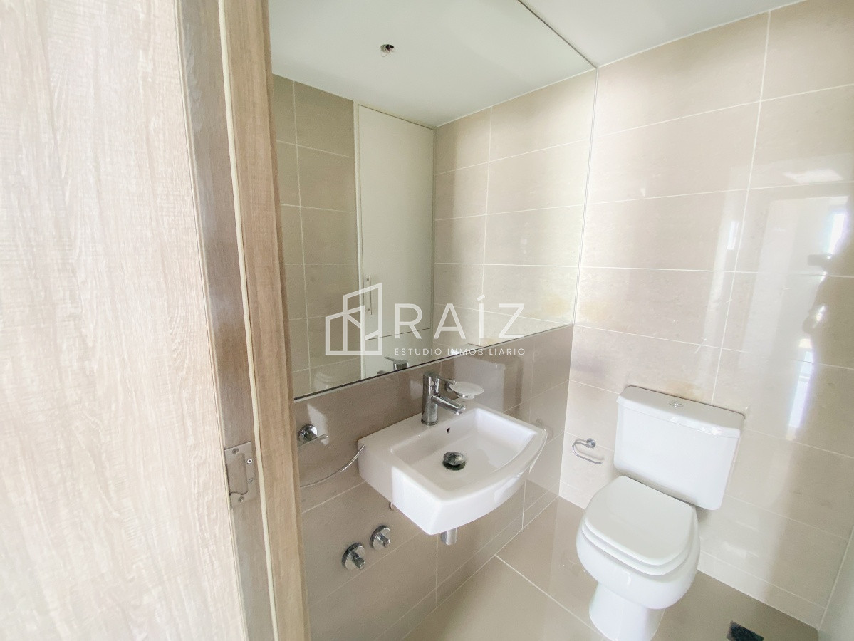 Apartamento ID.11025 - Piso alto pasante en Brava, 3 dormitorios, parrillero y jacuzzi