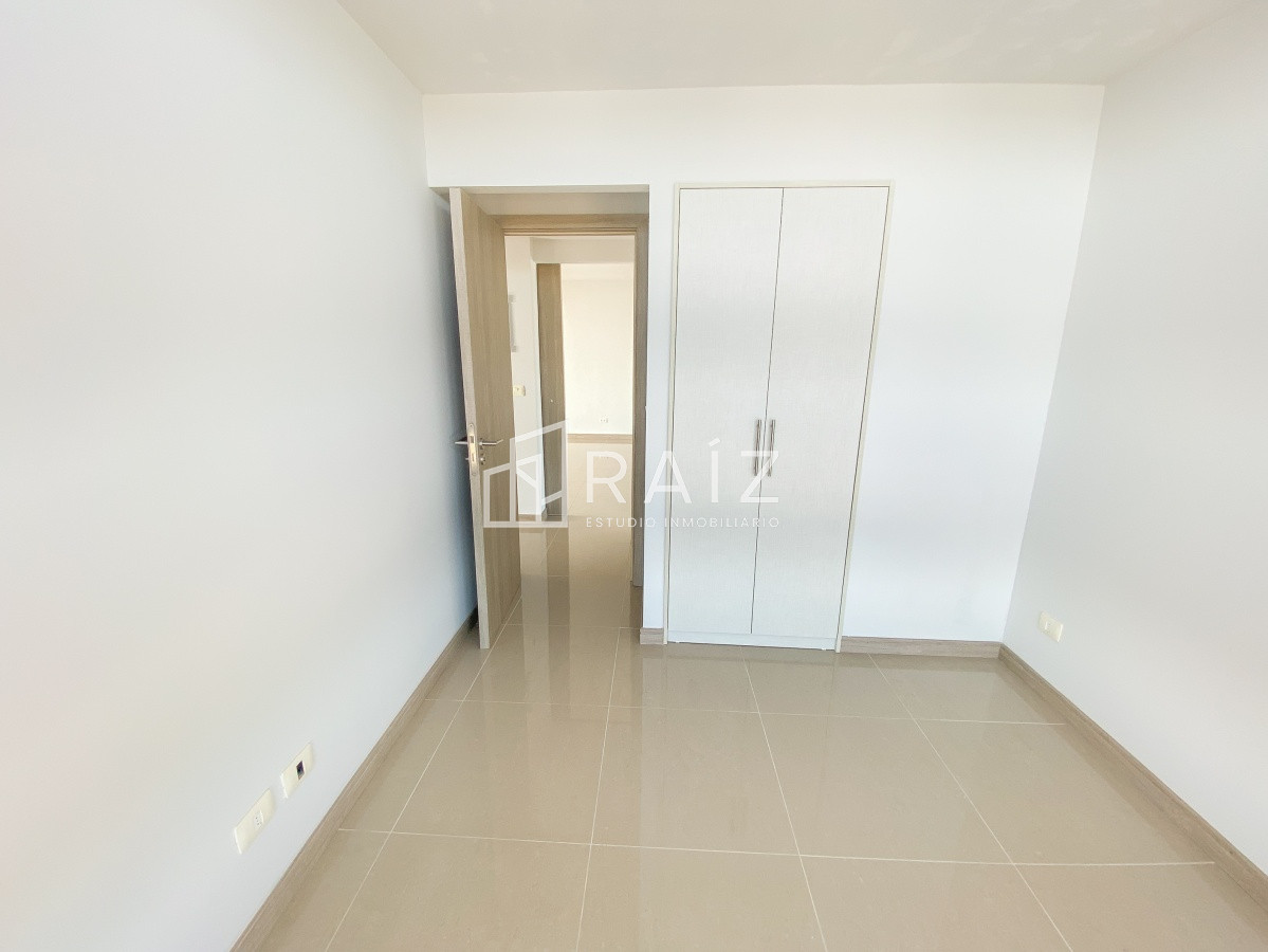 Apartamento ID.11025 - Piso alto pasante en Brava, 3 dormitorios, parrillero y jacuzzi