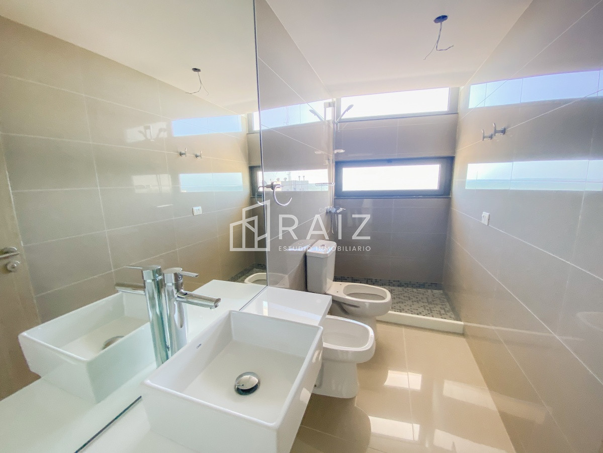 Apartamento ID.11025 - Piso alto pasante en Brava, 3 dormitorios, parrillero y jacuzzi