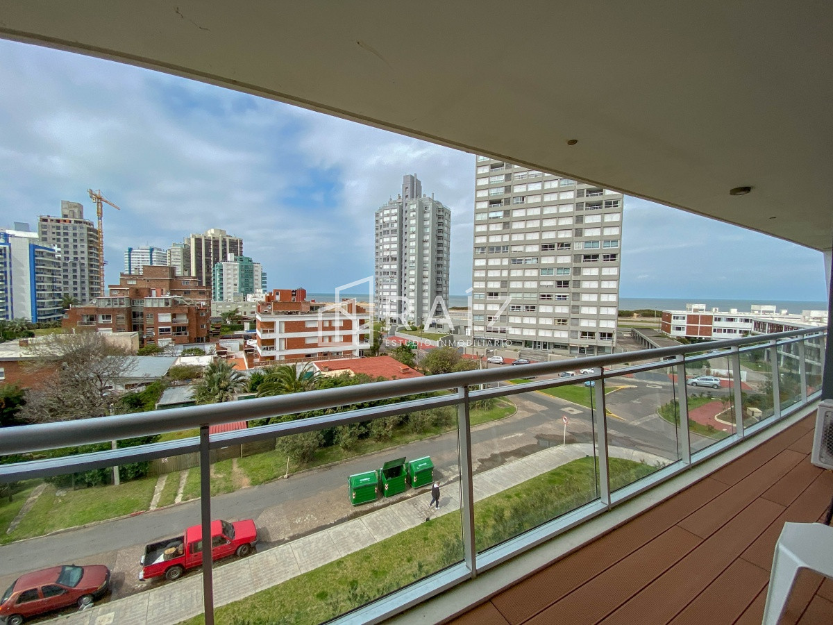 Apartamento ID.11032 - Amplio apartamento en brava, 3 dormitorios