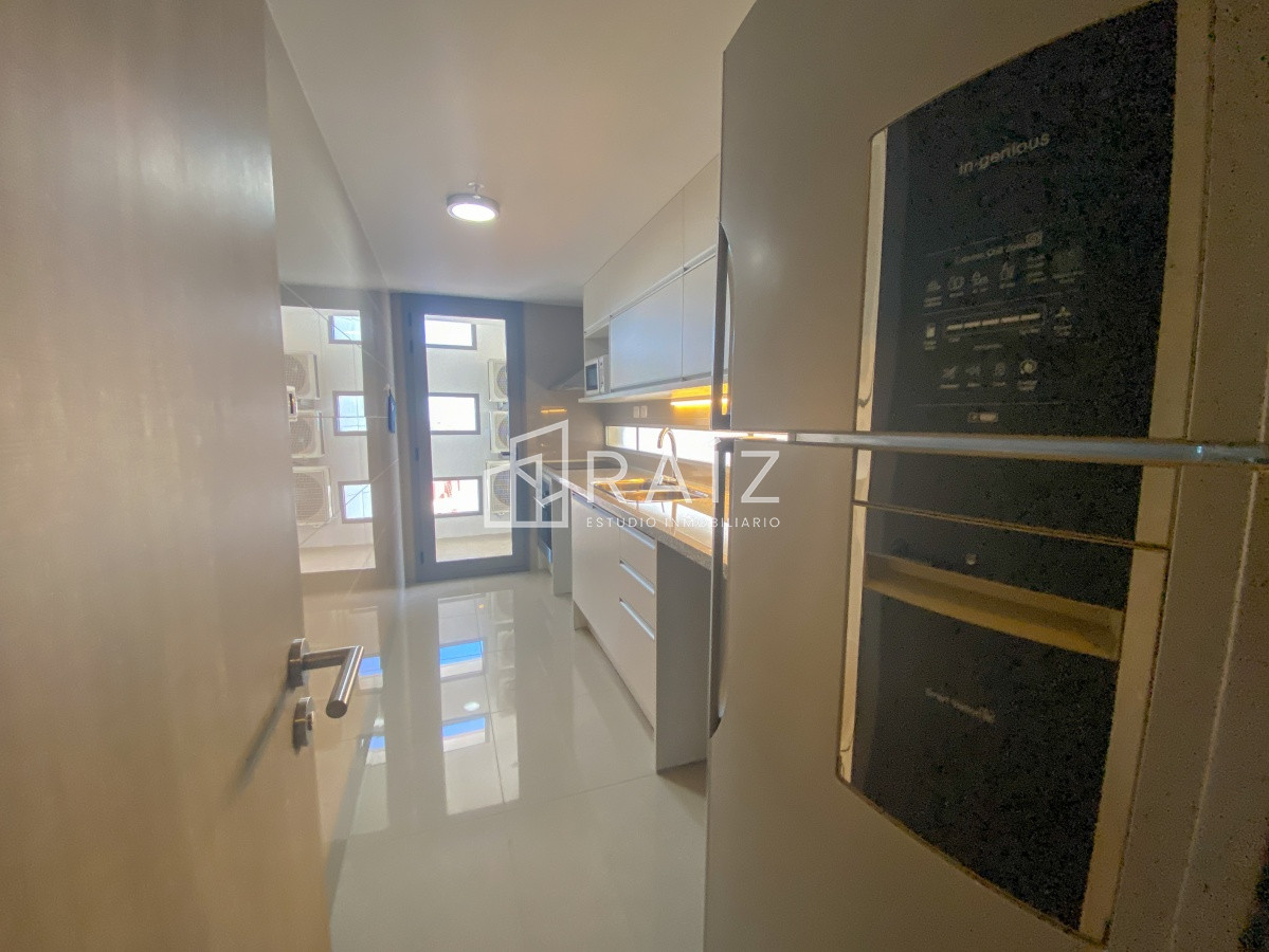 Apartamento ID.11034 - Piso alto en Brava, 2 suites más toilette