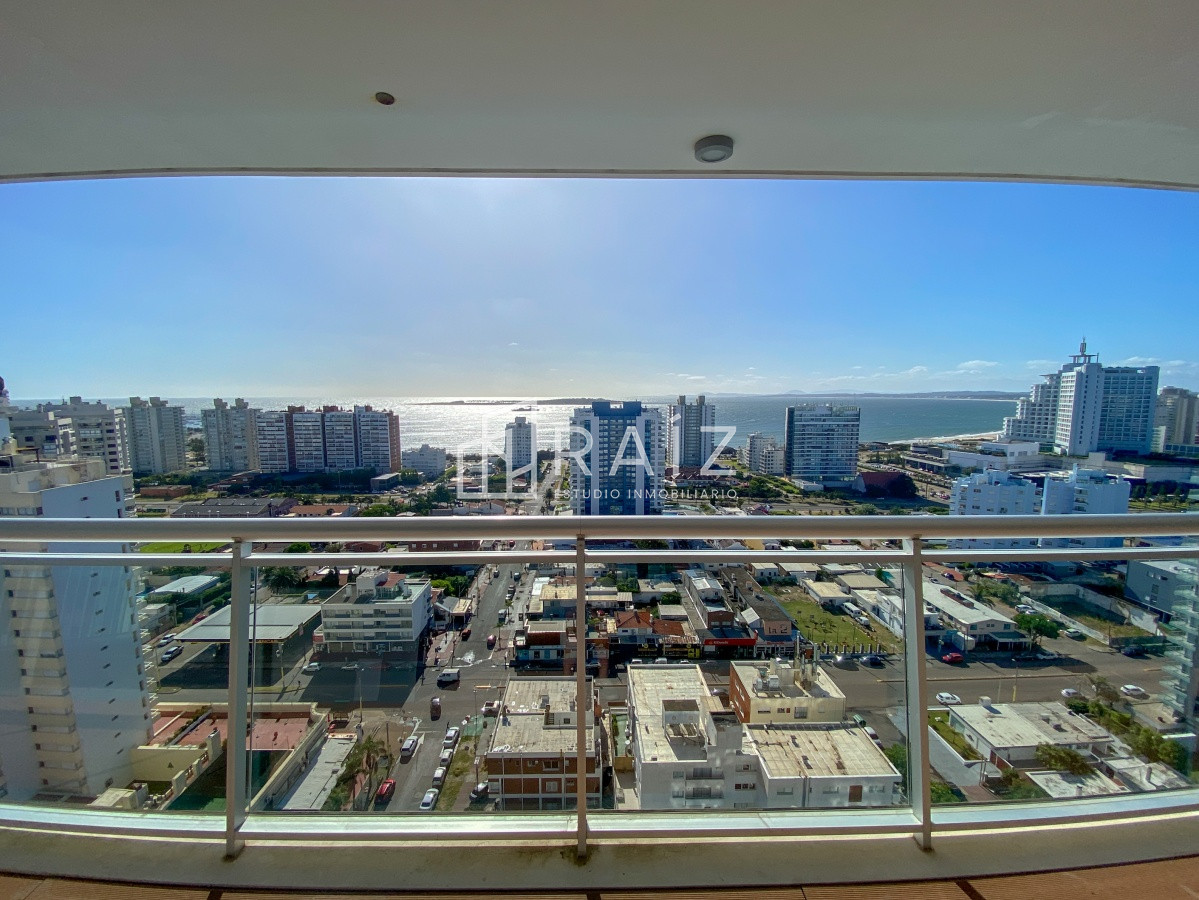 Apartamento ID.11025 - Piso alto pasante en Brava, 3 dormitorios, parrillero y jacuzzi