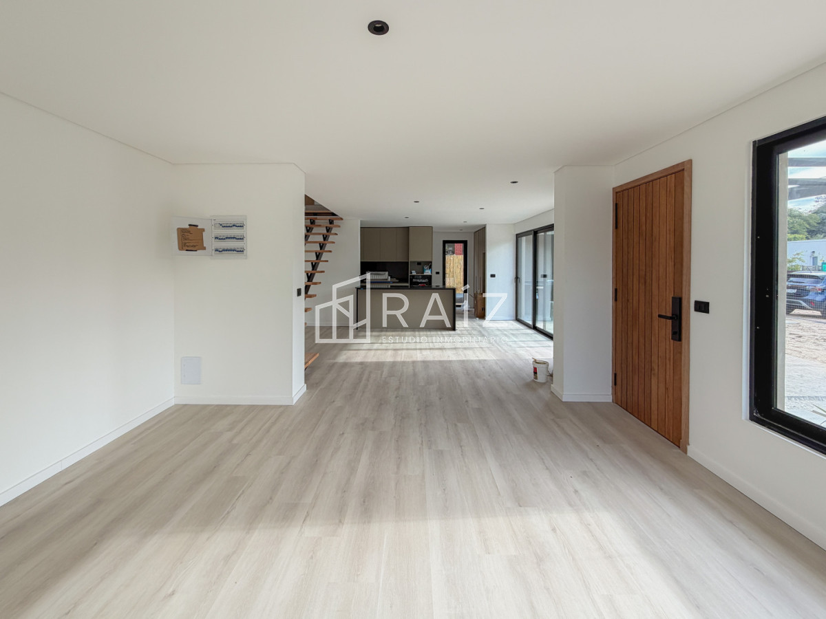 Casa ID.12105 - VENTA CASA 3 DORMITORIOS BARRIO CORDOBA A ESTRENAR
