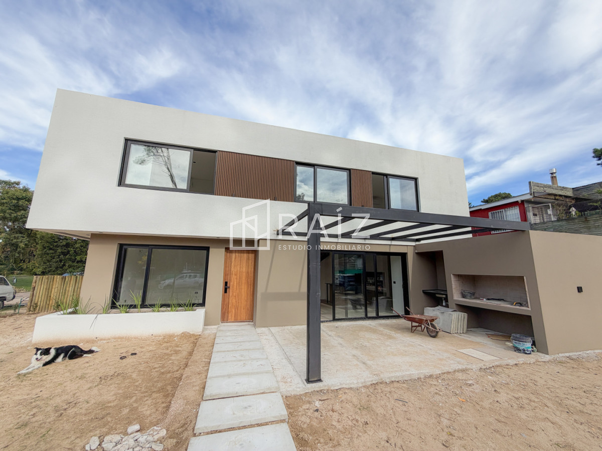 Casa ID.12105 - VENTA CASA 3 DORMITORIOS BARRIO CORDOBA A ESTRENAR
