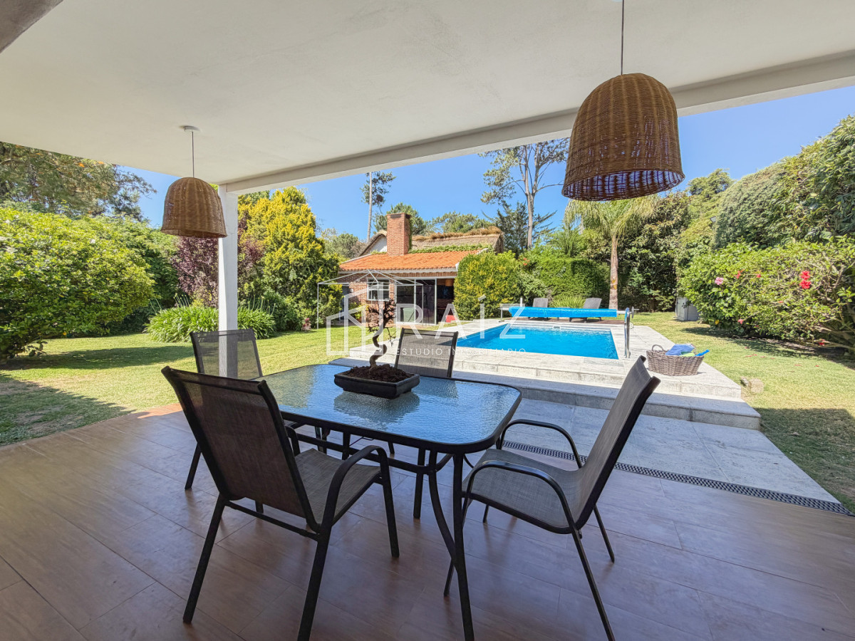 Q2FzYSBlbiBQaW5hcmVzLCA0IGRvcm1pdG9yaW9zIHkgcGlzY2luYSBjbGltYXRpemFkYSAtIFJlZiA6IFBCSTE1NjQ4