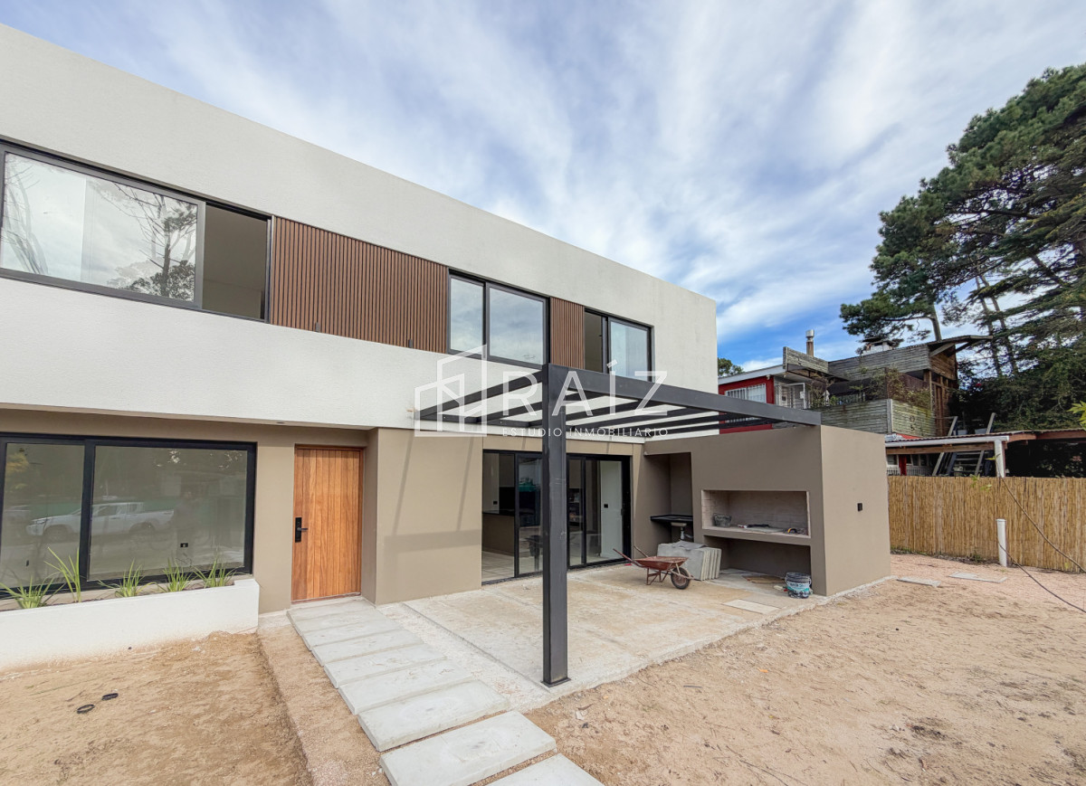 Casa ID.12105 - VENTA CASA 3 DORMITORIOS BARRIO CORDOBA A ESTRENAR