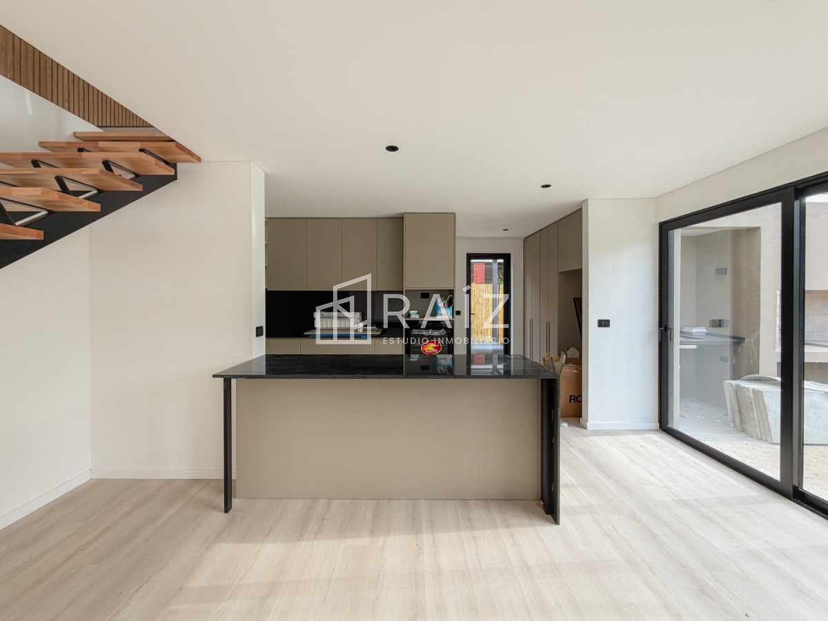 Casa ID.12105 - VENTA CASA 3 DORMITORIOS BARRIO CORDOBA A ESTRENAR