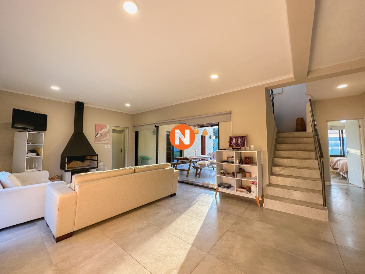 Casa Ref.222071 - Casa con vista a Laguna del Diario, 3 dormitorios más dependencia y piscina
