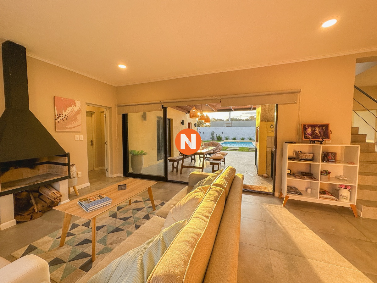 Casa Ref.222071 - Casa con vista a Laguna del Diario, 3 dormitorios más dependencia y piscina