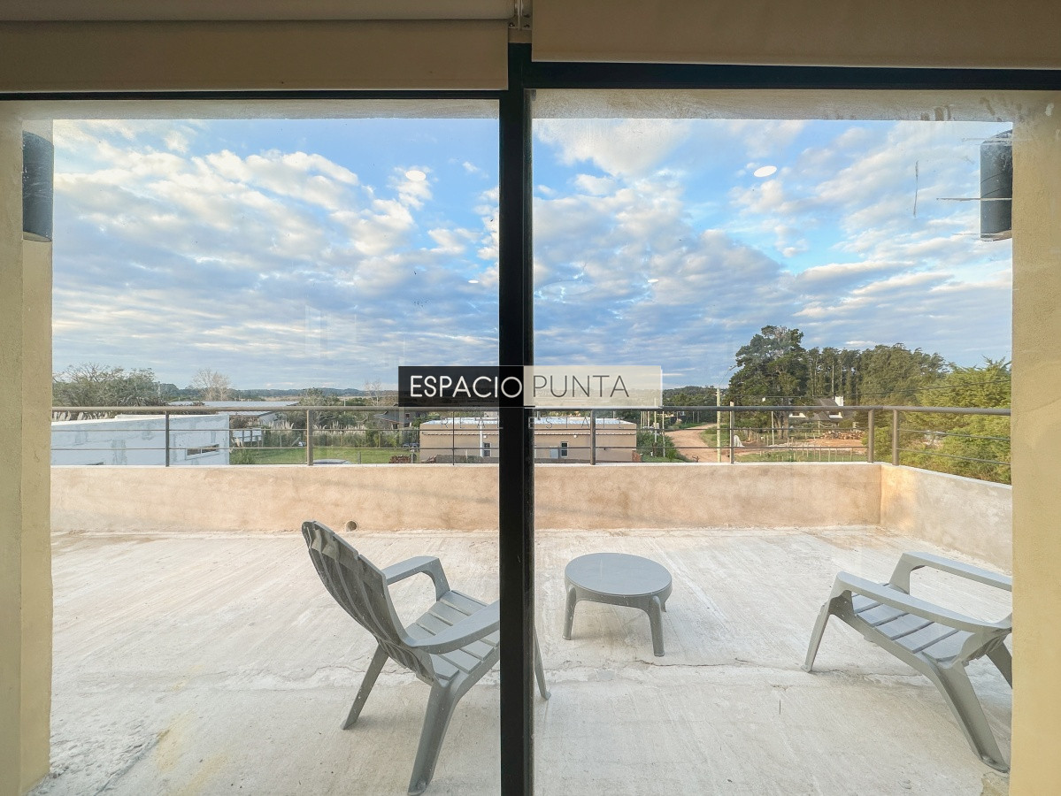 Casa ID.241 - Casa con vista a Laguna del Diario, 3 dormitorios más dependencia y piscina