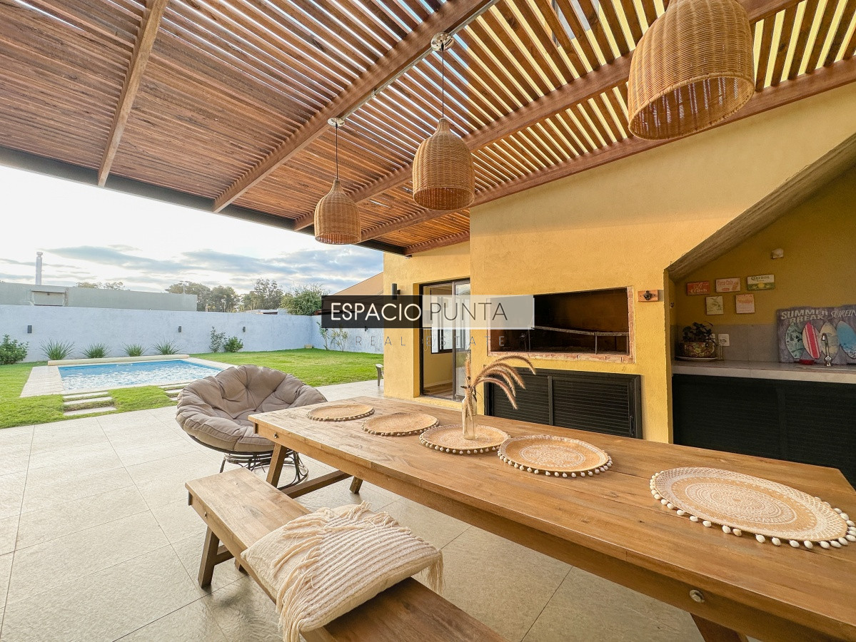 Casa ID.241 - Casa con vista a Laguna del Diario, 3 dormitorios más dependencia y piscina