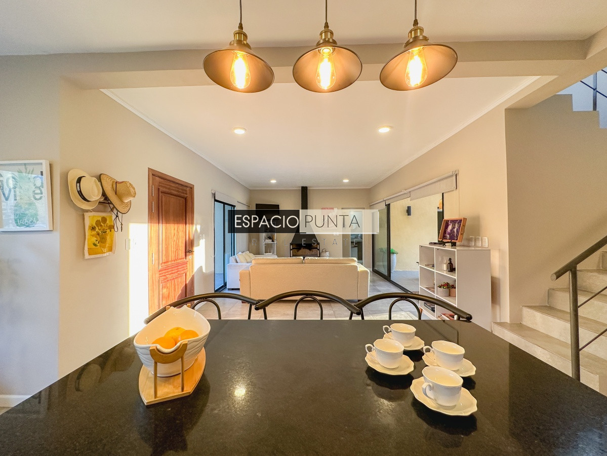 Casa ID.241 - Casa con vista a Laguna del Diario, 3 dormitorios más dependencia y piscina
