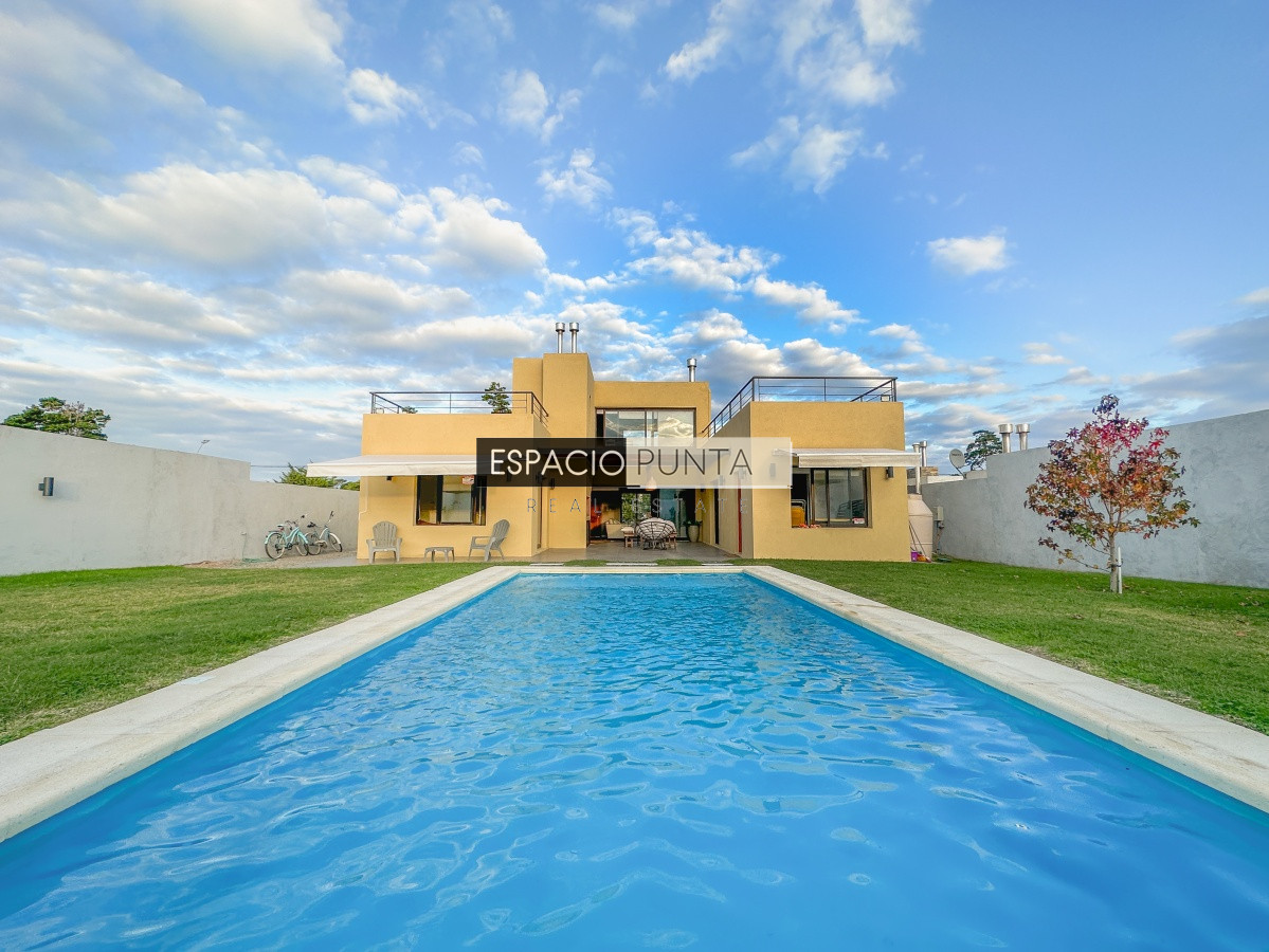 Casa ID.241 - Casa con vista a Laguna del Diario, 3 dormitorios más dependencia y piscina