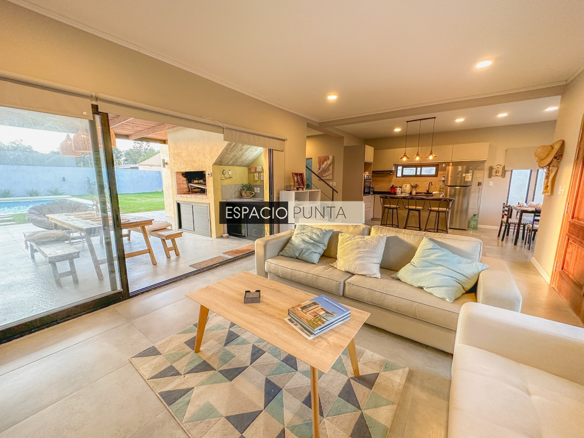 Casa ID.241 - Casa con vista a Laguna del Diario, 3 dormitorios más dependencia y piscina