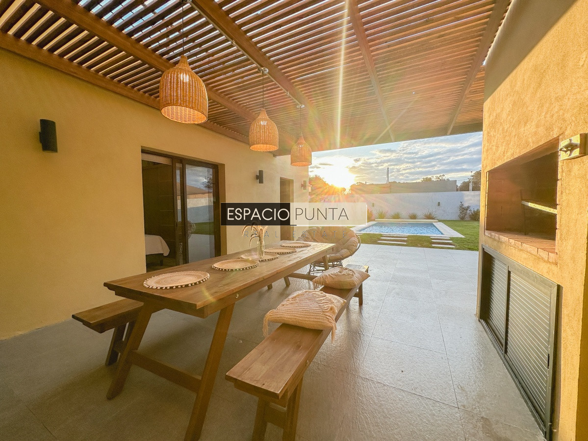 Casa ID.241 - Casa con vista a Laguna del Diario, 3 dormitorios más dependencia y piscina