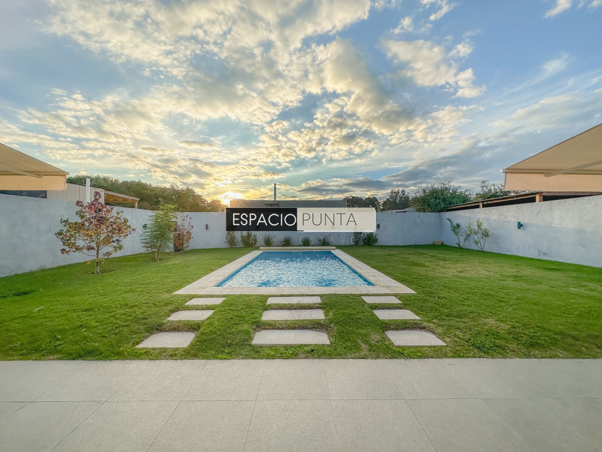 Casa ID.241 - Casa con vista a Laguna del Diario, 3 dormitorios más dependencia y piscina