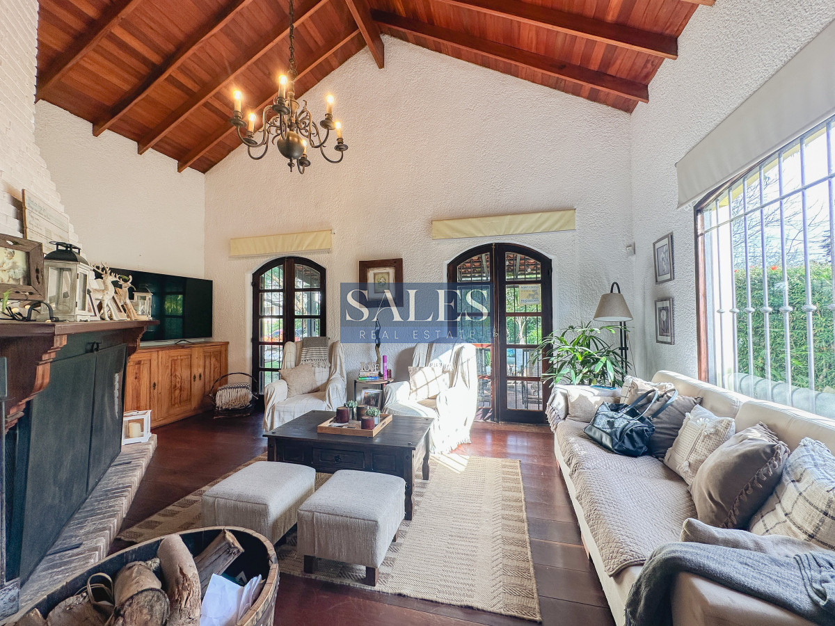 Casa ID.1346 - Casa en Pinares, 3 dormitorios más dependencia