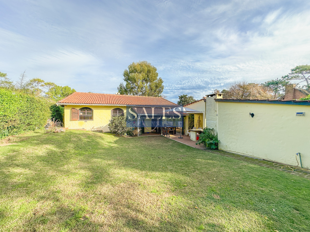 Casa ID.1346 - Casa en Pinares, 3 dormitorios más dependencia