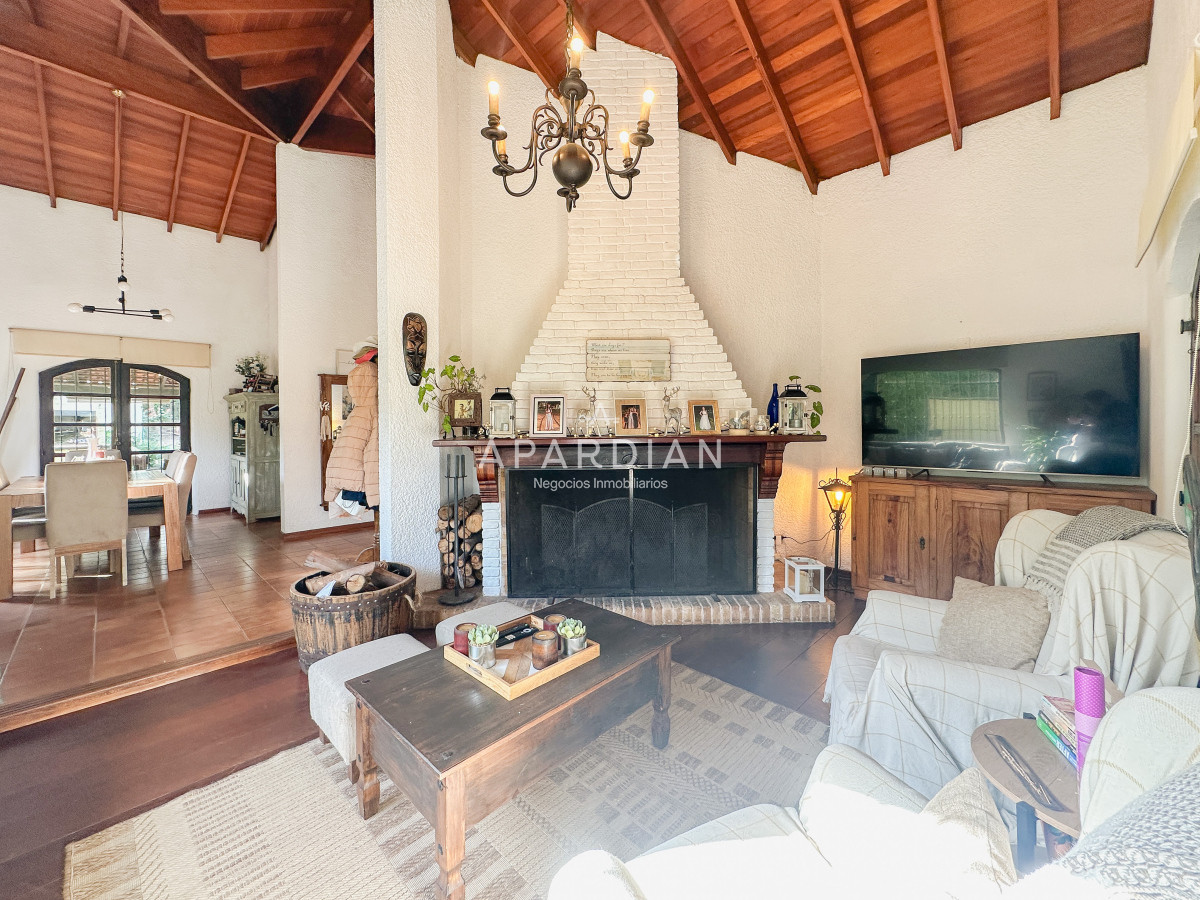 Casa ID.21097888 - Casa en Pinares, 3 dormitorios más dependencia