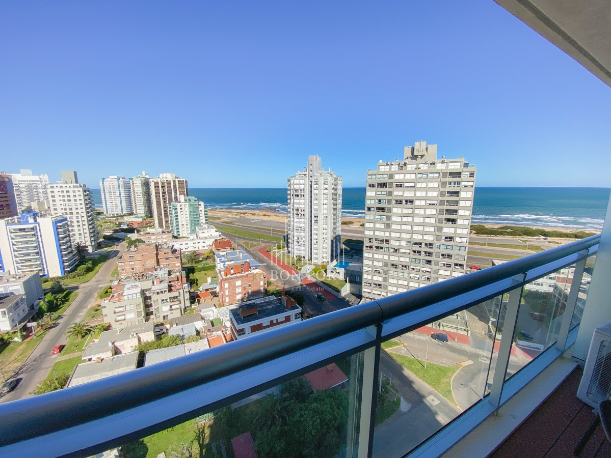 Apartamento ID.242 - Piso alto en Brava, 1 dormitorio con vestidor, edificio Onix