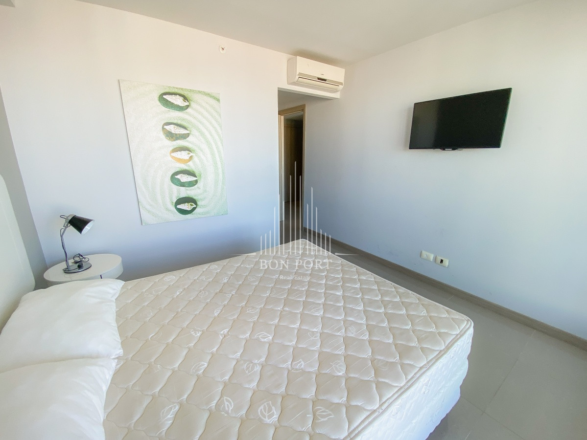 Apartamento ID.242 - Piso alto en Brava, 1 dormitorio con vestidor, edificio Onix