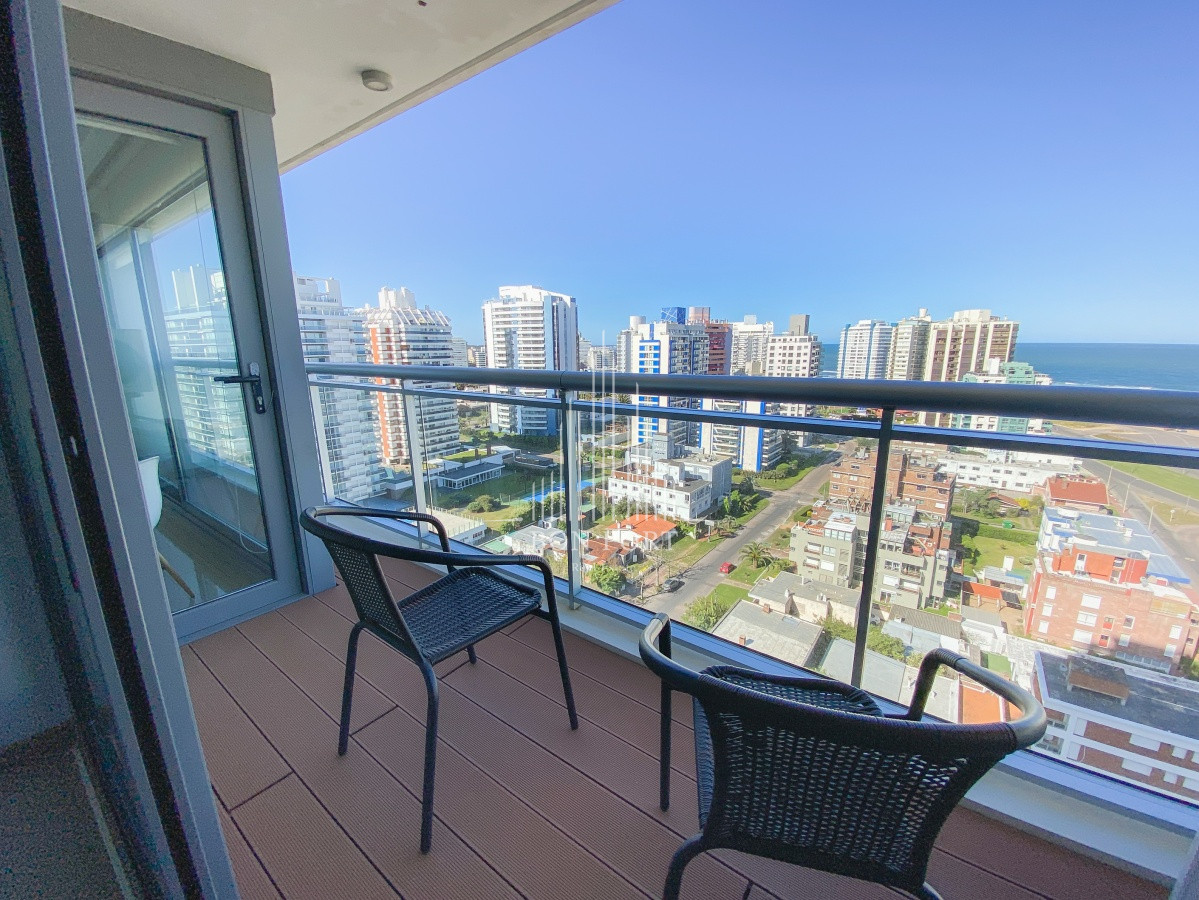 Apartamento ID.242 - Piso alto en Brava, 1 dormitorio con vestidor, edificio Onix