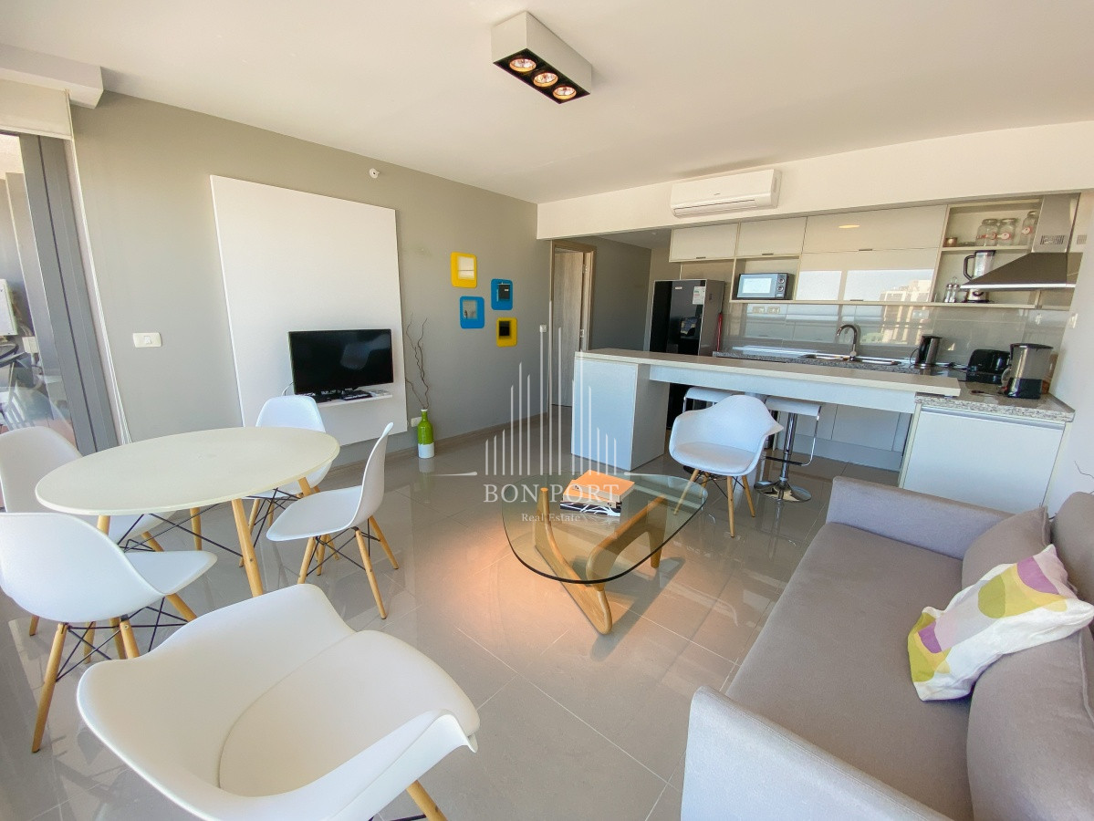 Apartamento ID.242 - Piso alto en Brava, 1 dormitorio con vestidor, edificio Onix