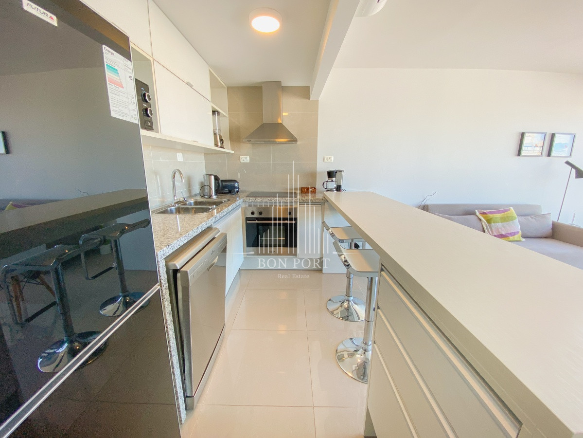 Apartamento ID.242 - Piso alto en Brava, 1 dormitorio con vestidor, edificio Onix