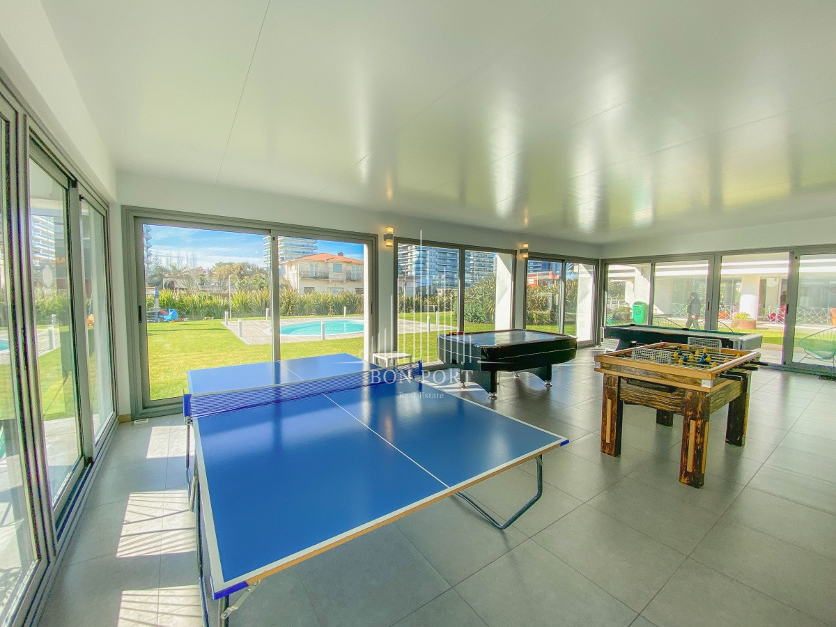 Apartamento ID.242 - Piso alto en Brava, 1 dormitorio con vestidor, edificio Onix