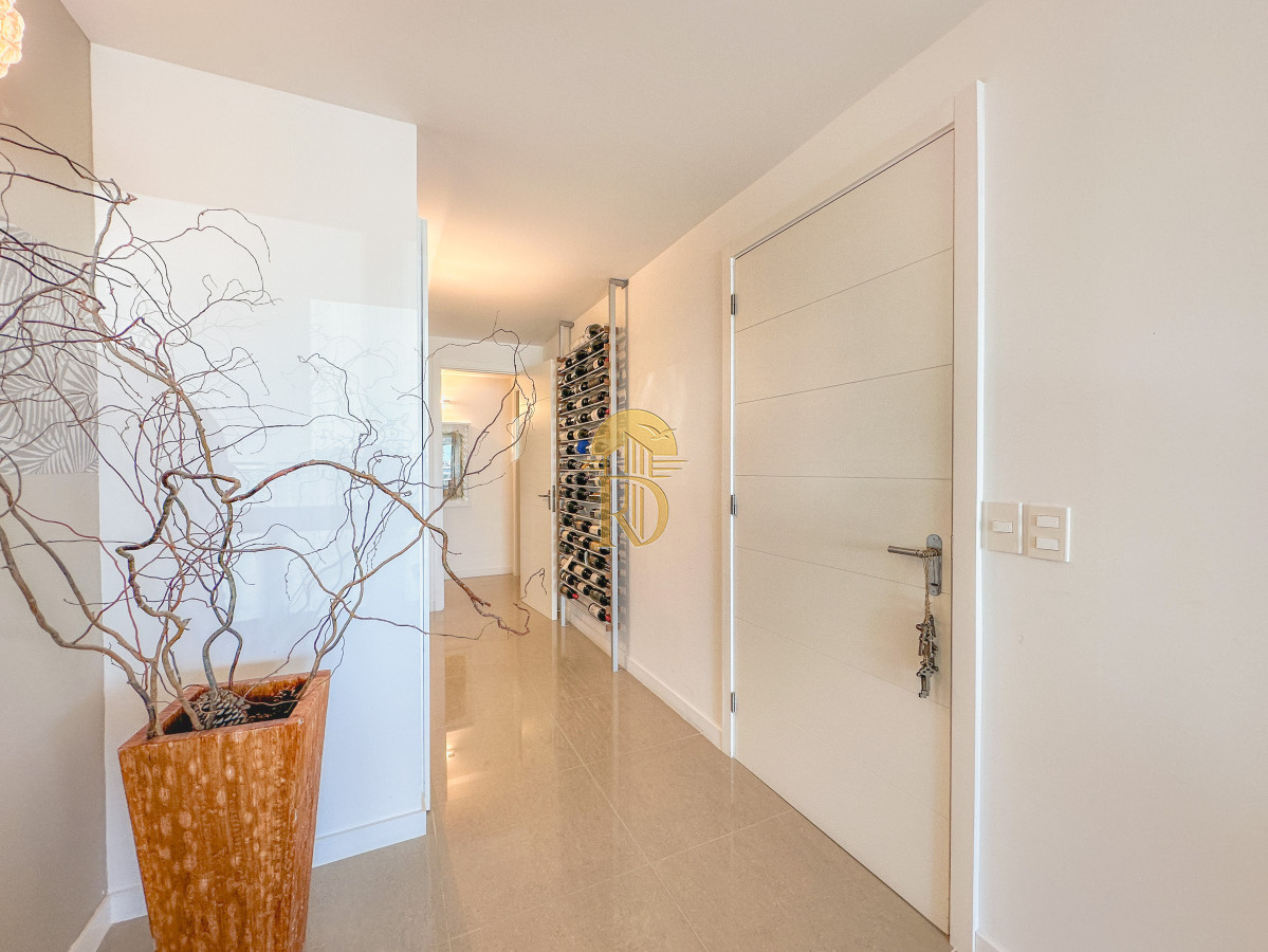 Apartamento en Brava, 3 suites más toilette -id-139-12