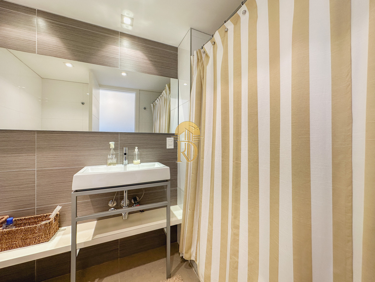 Apartamento en Brava, 3 suites más toilette -id-139-22