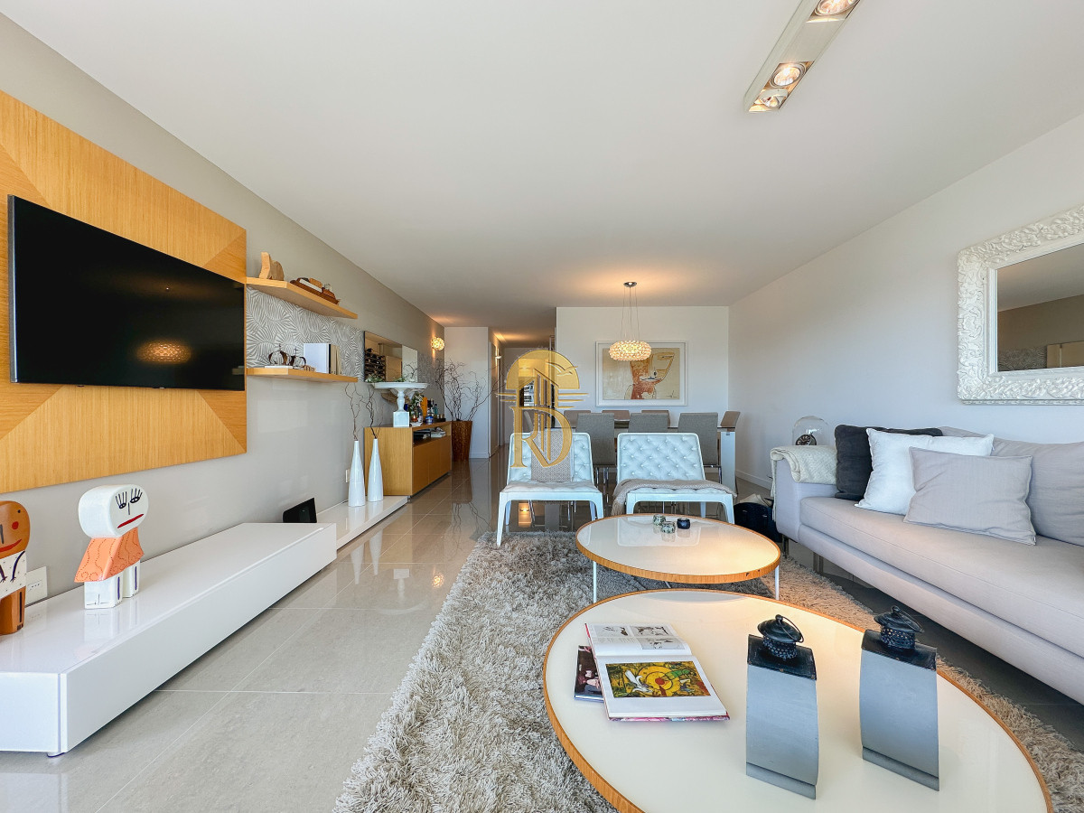 Apartamento en Brava, 3 suites más toilette -id-139-7