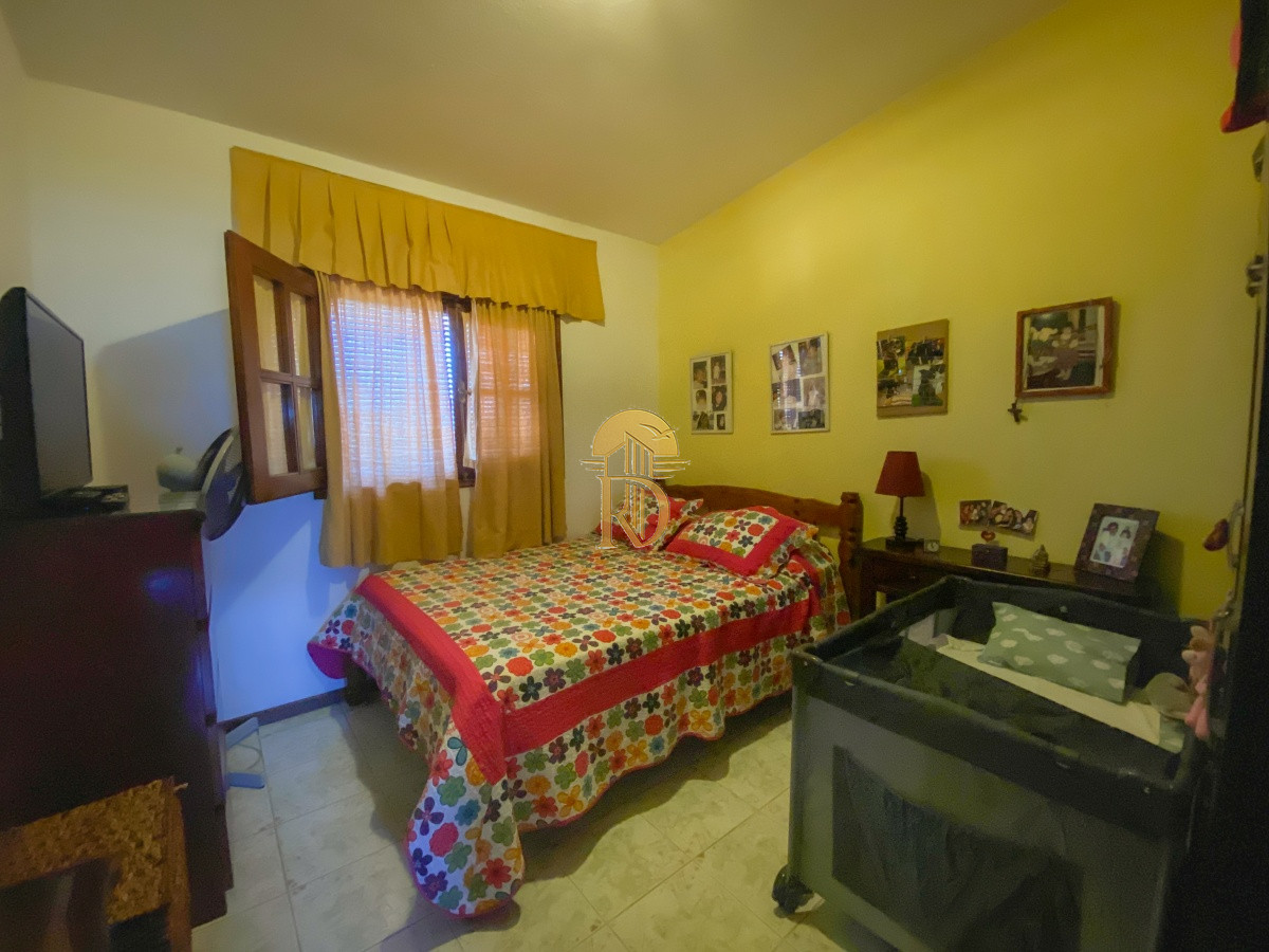 Casa en El Tesoro, 3 dormitorios más dependencia -id-363-11