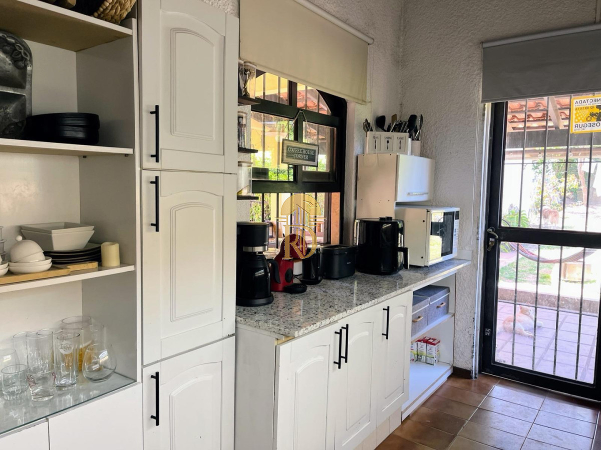 Casa en Pinares, 3 dormitorios más dependencia -id-46-13