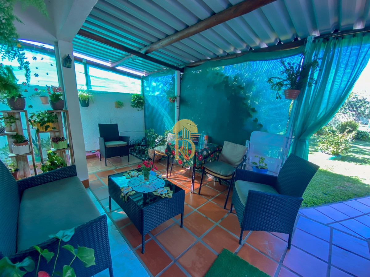 Casa en El Tesoro, 3 dormitorios más dependencia -id-363-14