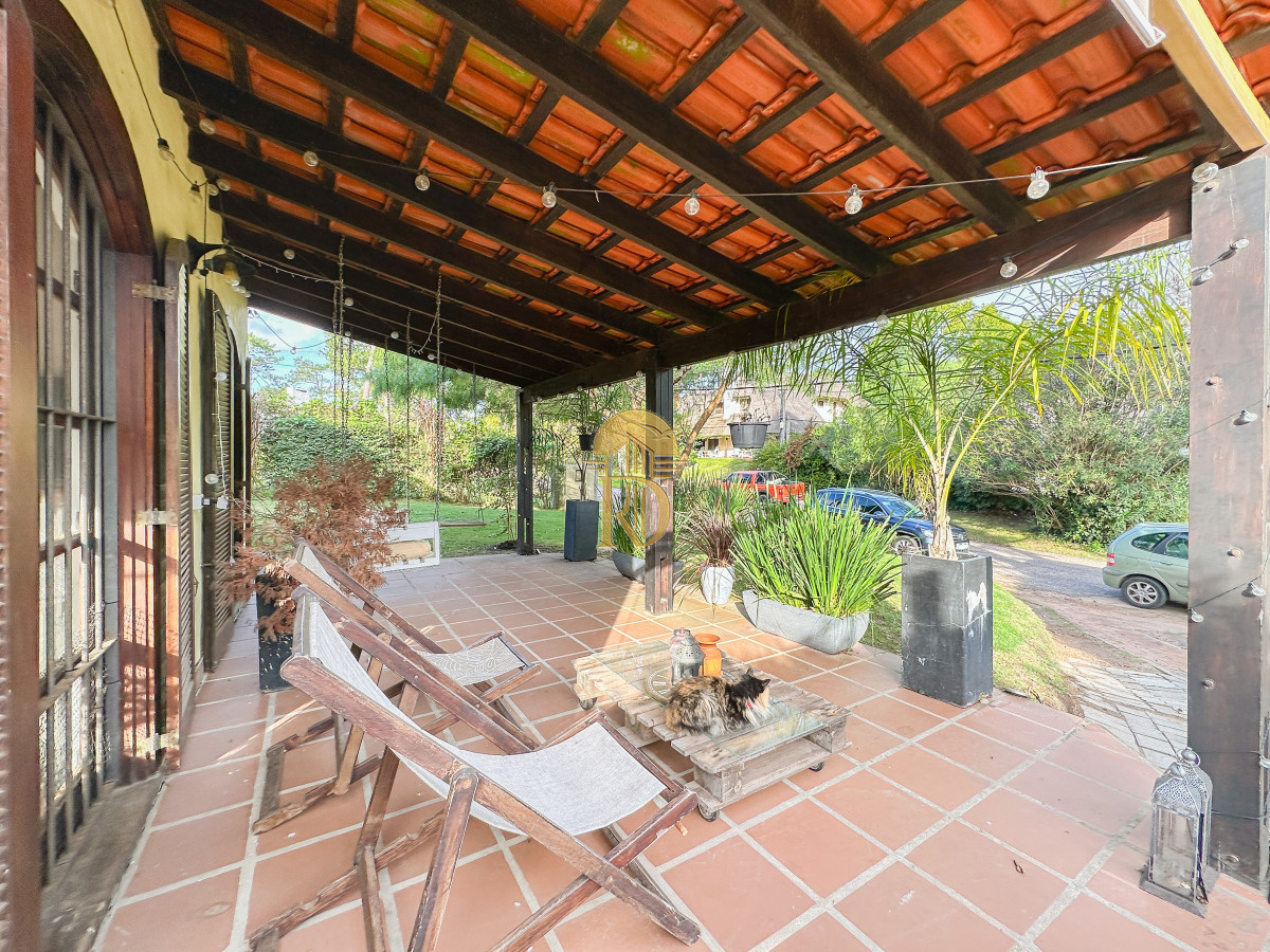 Casa en Pinares, 3 dormitorios más dependencia -id-46-5