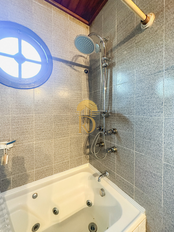 Casa en Pinares, 3 dormitorios más dependencia -id-46-28