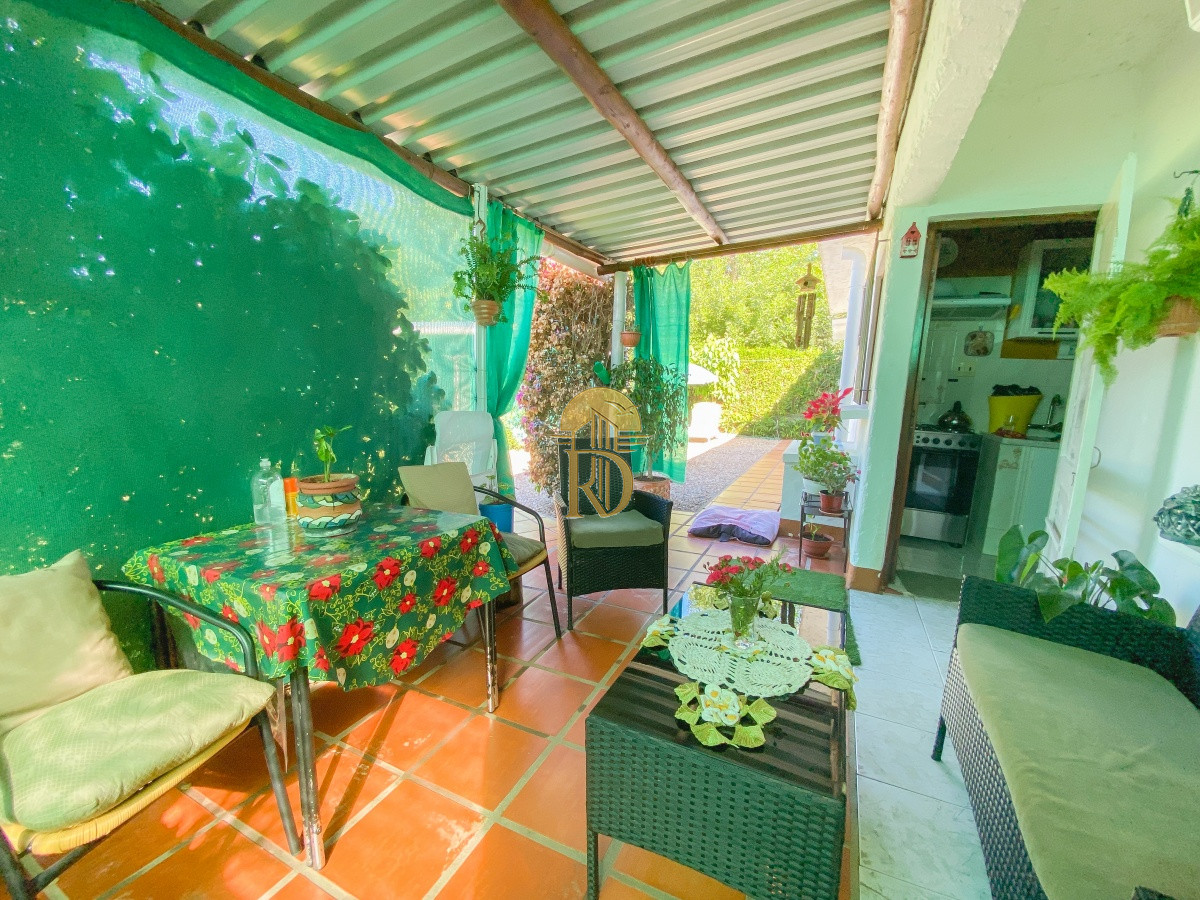 Casa en El Tesoro, 3 dormitorios más dependencia -id-363-13