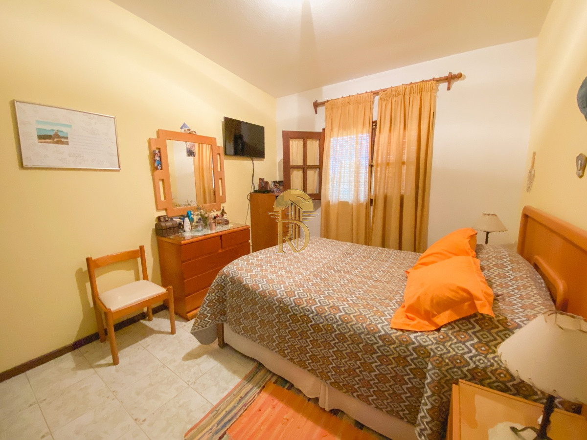 Casa en El Tesoro, 3 dormitorios más dependencia -id-363-6